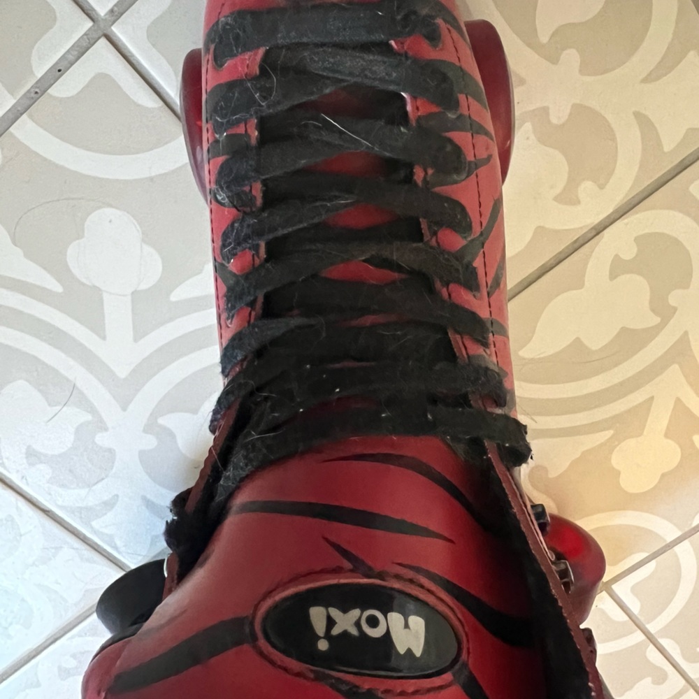 Moxi size 6 skates. Used but good condition. Wheels are great!!